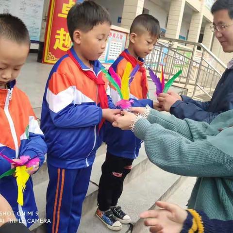 慈善献爱心，真情暖人心--朝那中心小学留守儿童爱心帮扶捐赠