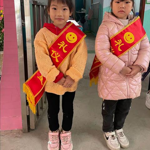 清晨入园礼仪开始，用你们的可爱和温柔，温暖每一天的阳光，记今日之礼仪