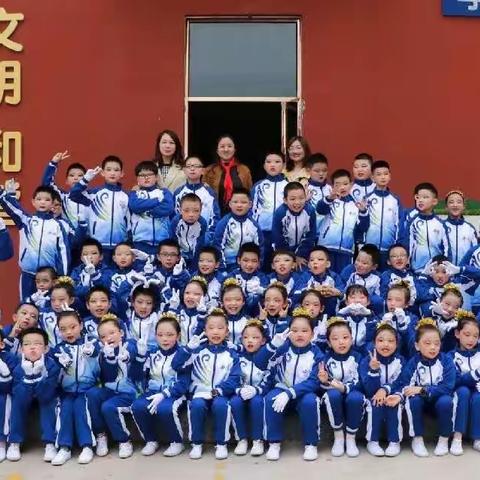 高新小学五年二班劳动技能大赛“童心巧手--系鞋带”