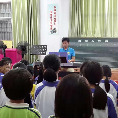 "百灵乡村"万宁禄马学校合唱团 常规训练