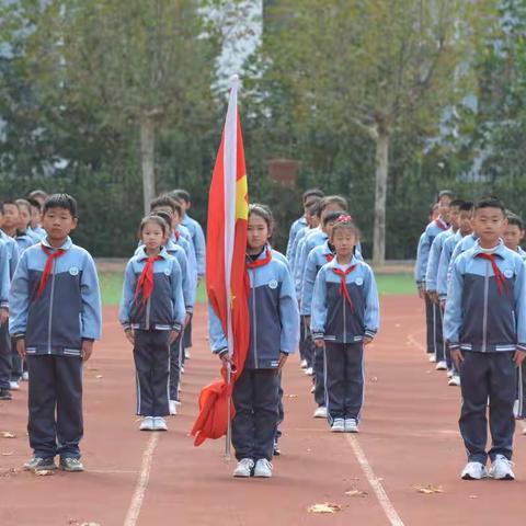 立冬锻炼，强身健体--临沂齐鲁园小学第十周升旗仪式