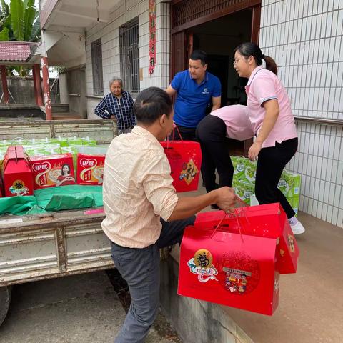 《珠田乡敬老院》九九重阳来临之际，珠田乡企业老板心系养老院老人，送爱心、送温暖！爱心公益，阿峰理发感谢有你！