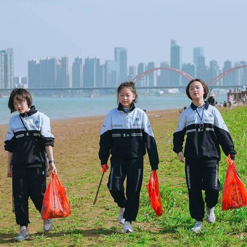 传承雷锋精神，做新时代好少年——记麓山外国语实验中学C2216“保卫湘江”行动