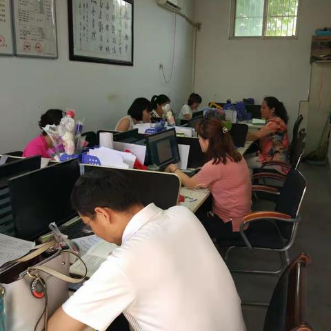 灵沼中心小学数学教研组2018暑期校本培训学习掠影