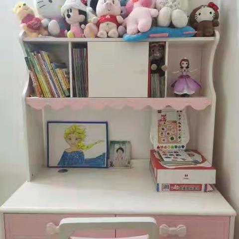 我的小小书桌充满爱