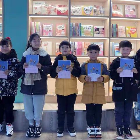 阅读启智，书香致选 ✅ 📚以书为友，一生受益 ✅ 以书为伴，快乐童年 二（7）班红果果中队读书分享会