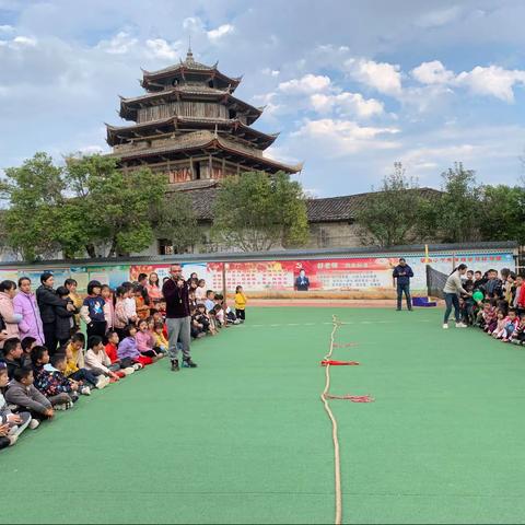 齐心协力 赛出风格———璧洲小学、璧洲幼儿园开展“庆元旦、迎新年”教师趣味赛