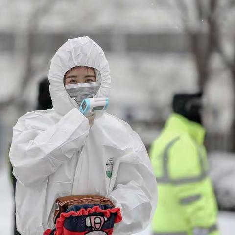 风雪中的卫士