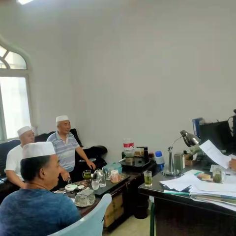 铜川清真寺管委会和部分坊民在民宗局指导下深入学习＂二十大＂报告