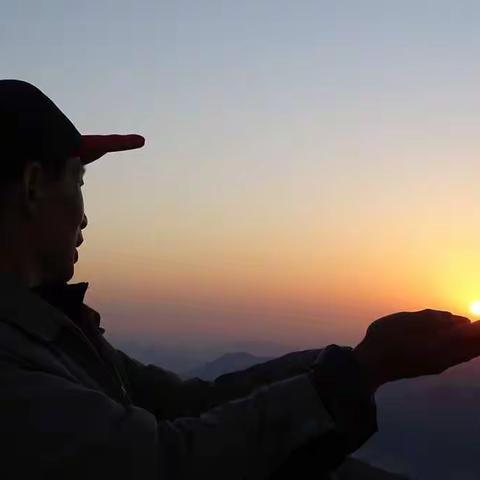 中秋之夜，我在九岭尖上露营赏月