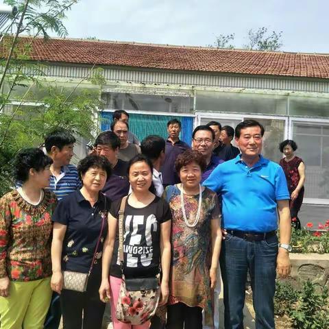 同学相逢 其乐融融