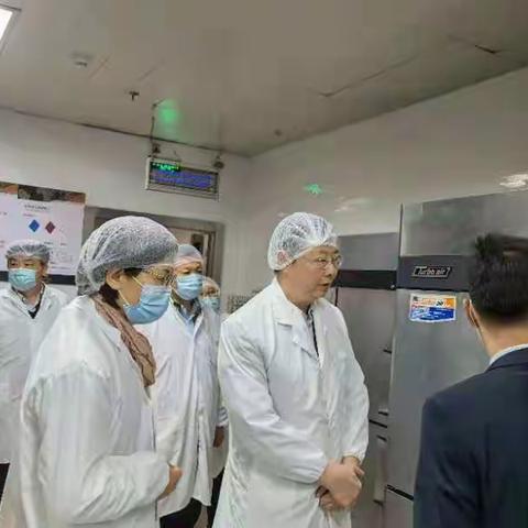 刘佳陪同济南市食安城省级复审第一督导组检查工作