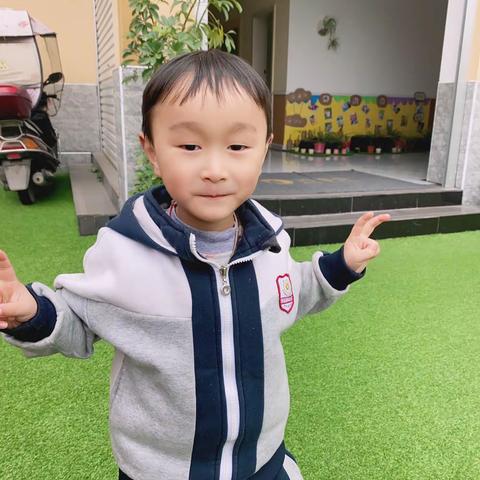 明花幼儿园——郑鑫垚小朋友校园生活记录