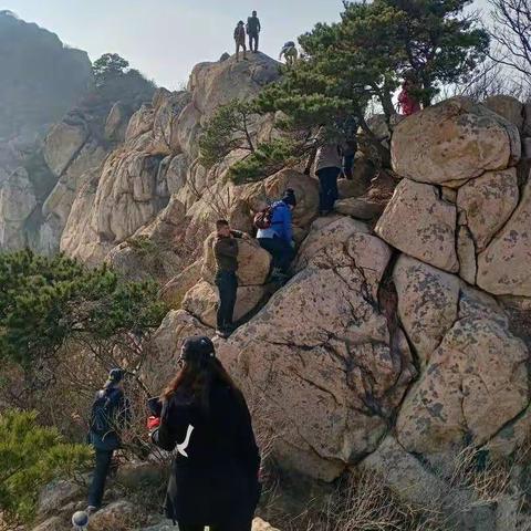 莱州奇型怪石笫一山“马山”穿越+海鲜大餐一日游