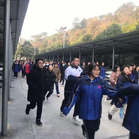 对生命负责，湘南中学演练寝室紧急疏散