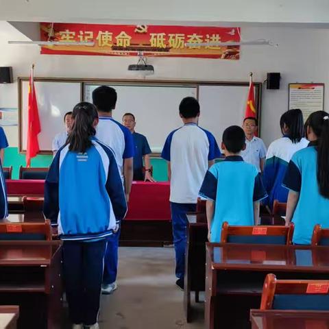 学习二十大，永远跟党走，奋进新征程——凉州区金山镇九年制学校举行新团员入团仪式