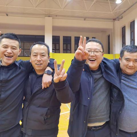 同事趣味运动，笑脸喜迎春节