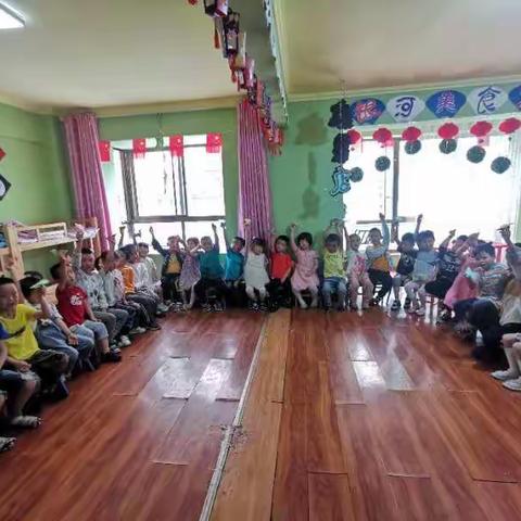 【园所动态】 银河小区幼儿园银河班《美术活动》——  《百变的纸》