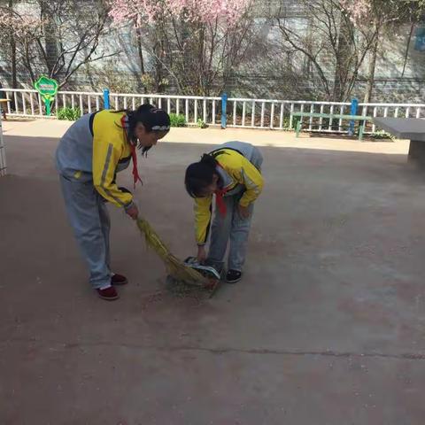 爱劳动 最光荣------吧浪小学“校园清洁卫生大扫除”活动