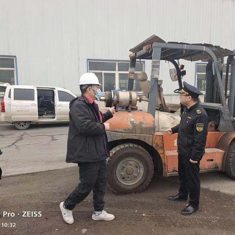 执法支队检查企业移动源污染防治落实情况