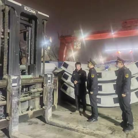 市区联动  加强管控  我市开展移动源污染防治夜间执法检查