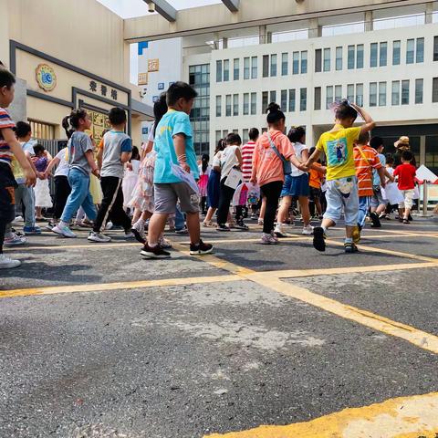 镇江新区平昌幼儿园大班组参观小学之旅