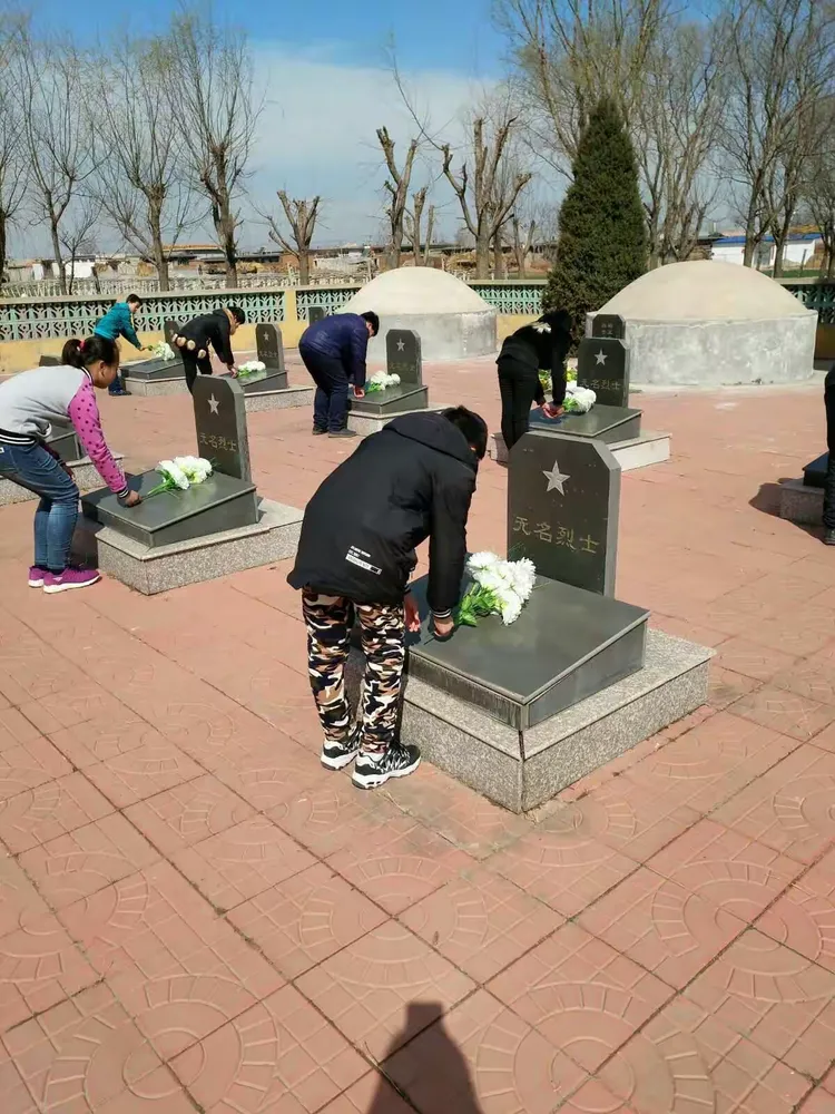 乐亭县百善学校清明节开展系列爱国主义教育