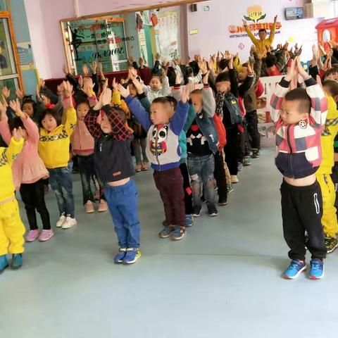 幼儿园愉快的玩耍、快乐的学习。