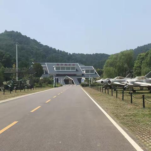 庆国庆 迎军运，进军营 养德志——上好高中第一节思政课