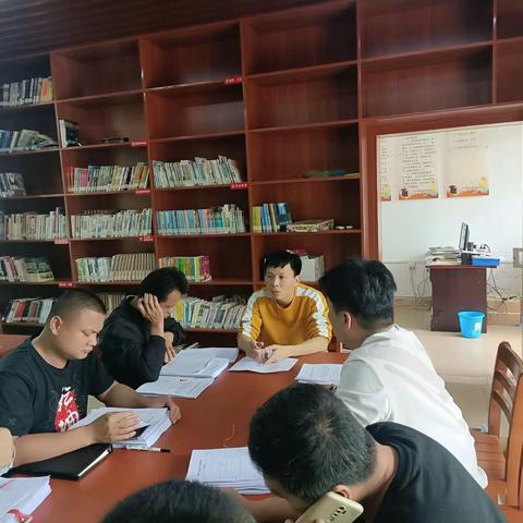 雷鸣镇开展退役军人和其他优抚对象建档立卡动员会