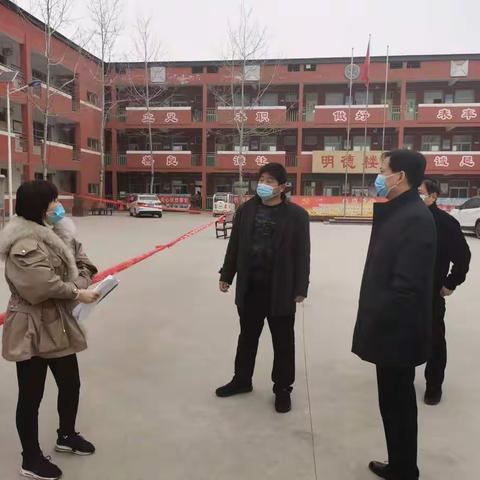 刘书记督导小区疫情值守和乡镇学校疫情防控工作