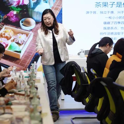 “品味宋韵 雅致生活”上地街道妇联组织开展宋式点茶体验活动