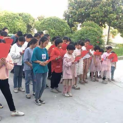 双桥镇何庄小学“小手拉大手，禁止焚烧秸秆，争当三夏环境宣传小勇士”活动