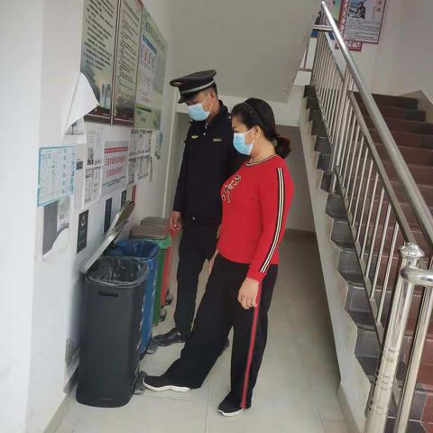 梅联社区开展垃圾分类党员“站桶督导”志愿服务活动