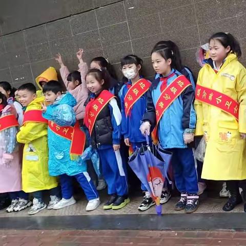 2004班，学习雷锋好榜样，传递青春正能量！