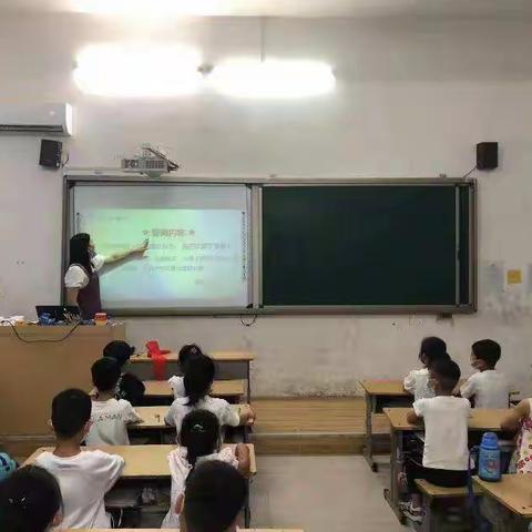 “喜迎十二大，争做好队员”梁李小学“庆六一”入队仪式