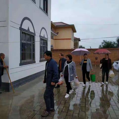 玉都村走访慰问老党员及孤寡老人