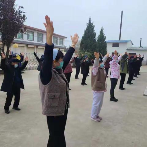 用爱心服务  帮老人解压