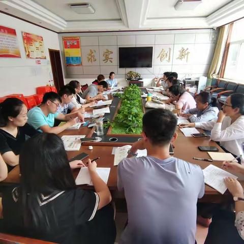 齐心协力共交流，团结合作促成长—记明德实验学校数学组新学期第一次听评课