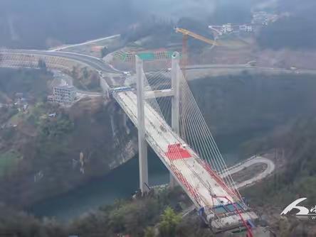 才游小溪口，又赏后河景
