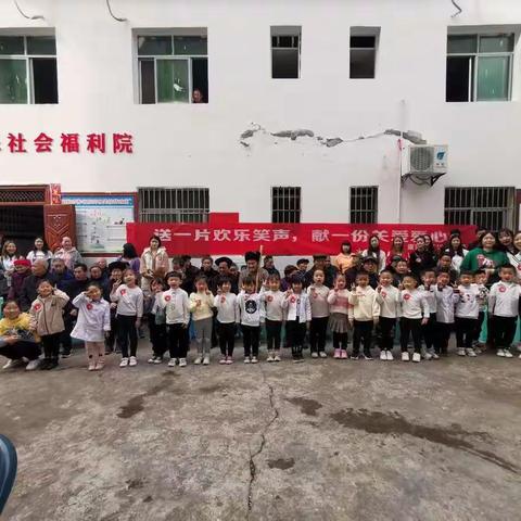 康乐广场幼儿园送爱心至敬老院