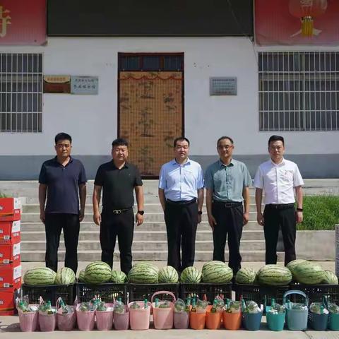 武陟农商银行“爱心义剪度夏日，暖心服务送清凉”