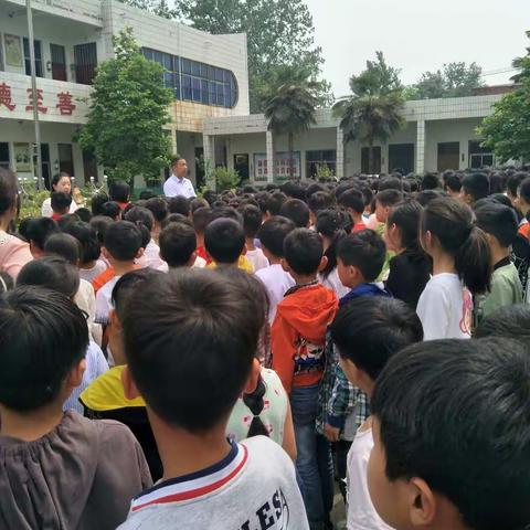 纸坊镇中心小学防震减灾安全演练活动