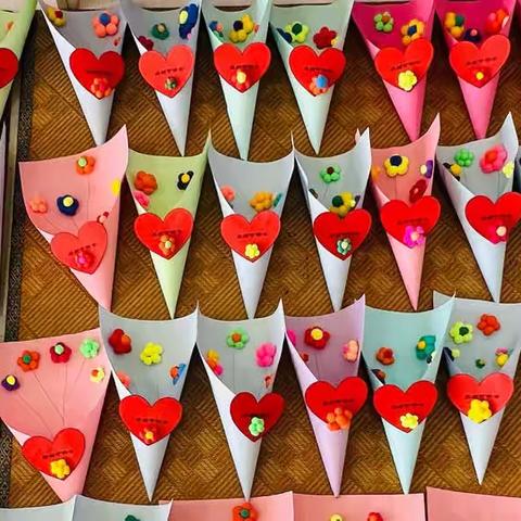 【感恩教育】通辽市蒙古族幼儿园大二班3.8主题活动———《我的最美女神》