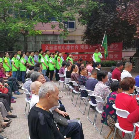 电子城街道办事处全国助残日前夕在唐园社区举办肢体残疾人辅具集中发放仪式。