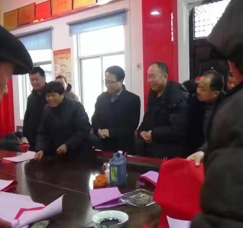 义务为民写春联  天降瑞雪兆丰年