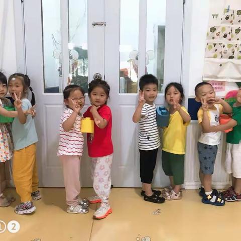 尚诚幼儿园小二班体能活动——《小螃蟹运积木》