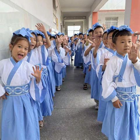 喜迎二十大，童心向未来——2022年桐木镇胜利小学“读书明理·成志于学”一年级开笔礼