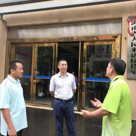 刘建副书记检查指导龙华区在省接待处值班工作