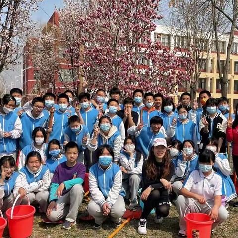 “阳春布德泽，万物生光辉”